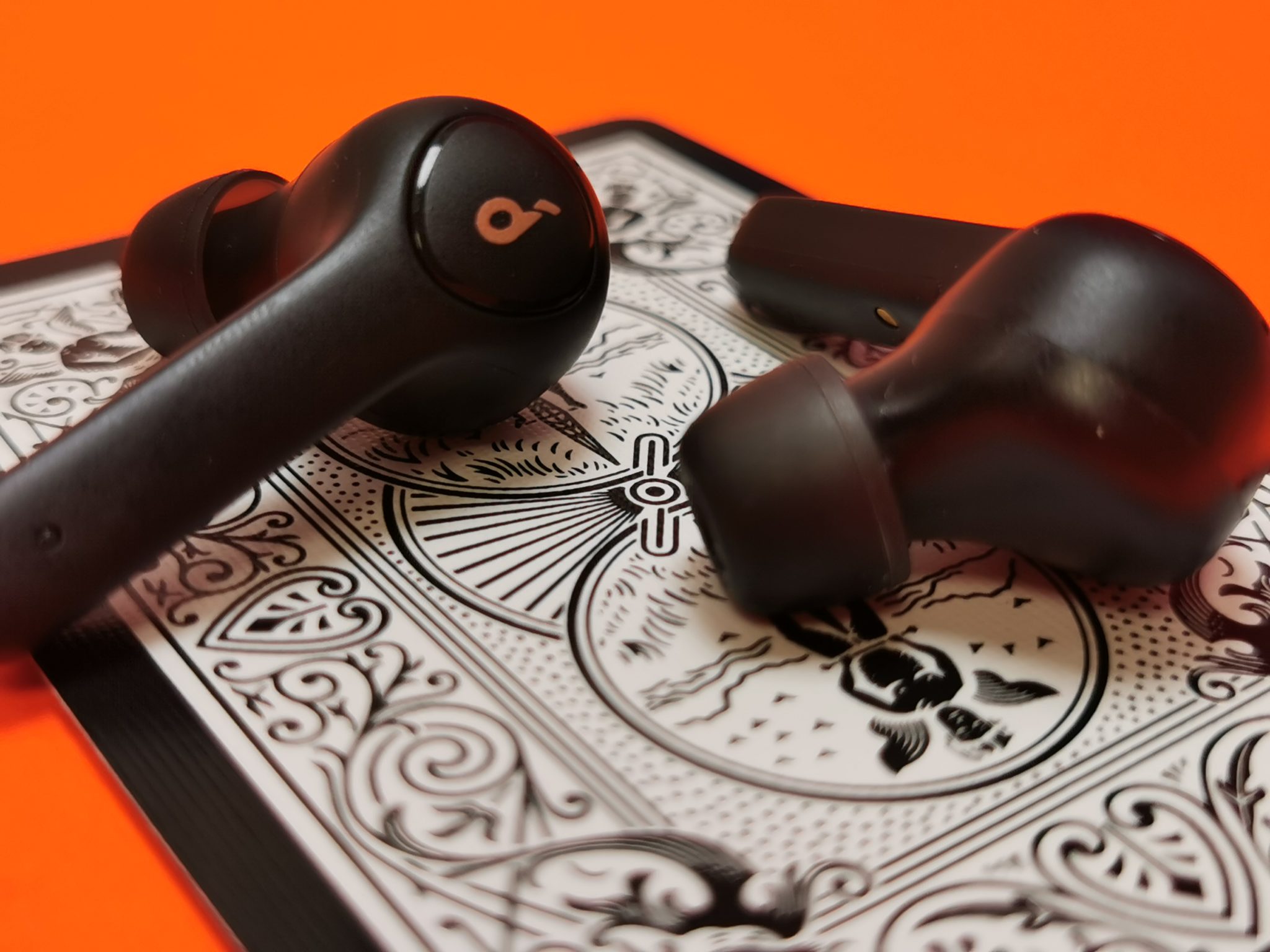 Soundcore Life P2 Bluetooth guter Kopfhörer mit mäßigem Bedienkonzept techkrams.de