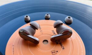 JBL Tour Pro 3