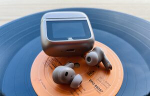 JBL Tour Pro 3
