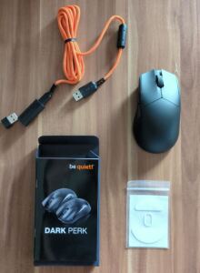be quiet Dark Perk Ergo Maus in Vogelperspektive mit Verpackung und Lieferinhalten