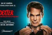 Key Art zur zweiten Staffel der Serie Dexter: Resurrection von Paramount + mit Text und Dexter Morgan im Vordergrund