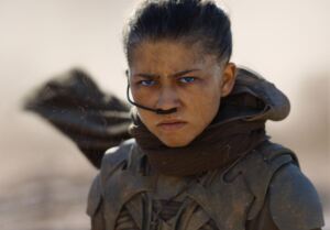 Porträt des Charakters Chani aus Dune: Part Three gespielt von Zendaya in der Wüste
